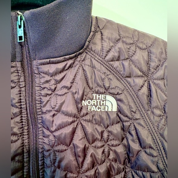 The North Face Women's Cropped Quilted Jacket in Purple | Women’s Size Medium - Picture 4 of 9